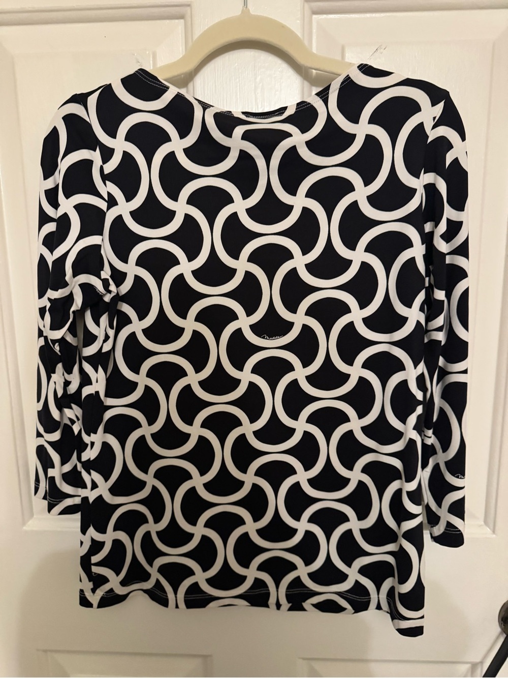 Melly M Black & White Swirl Geometric Long Sleeve Top - Picture 2 of 5